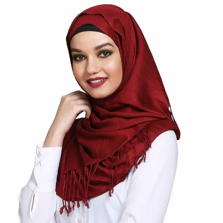 Variasi gaya hijab merah untuk acara formal dan informal