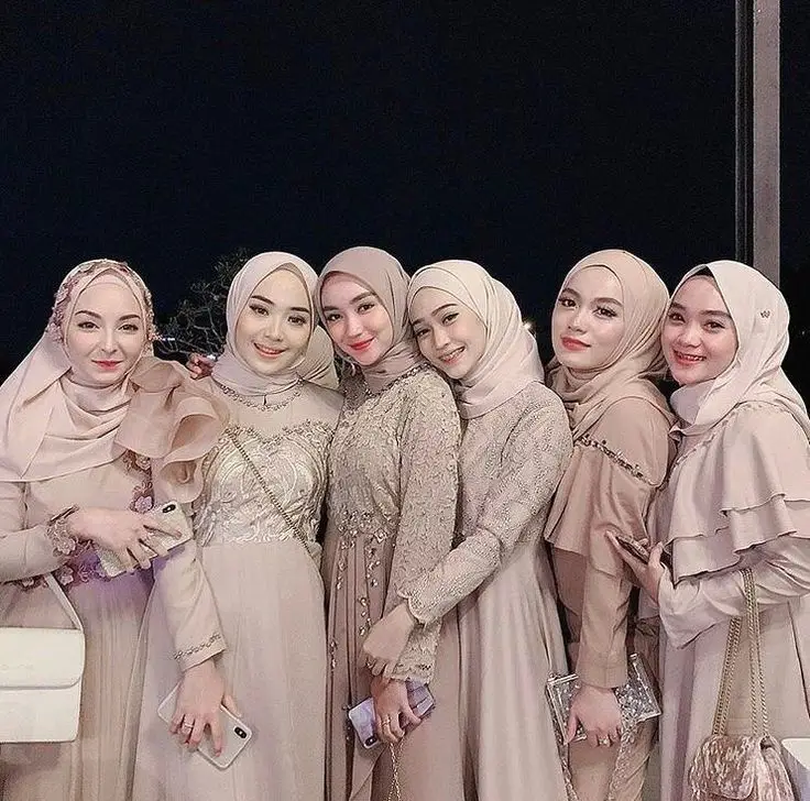 Berbagai gaya hijab untuk bridesmaid