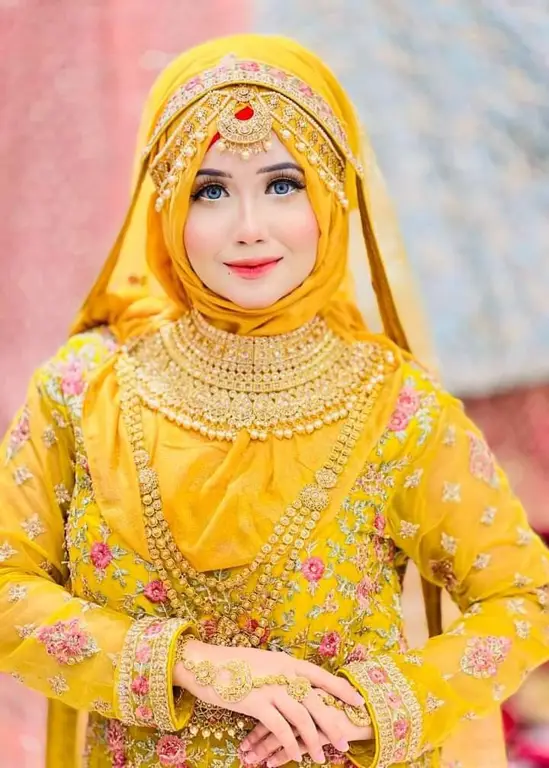 Model baju adat Betawi untuk pengantin berhijab