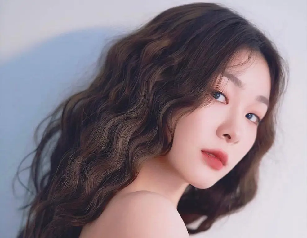 Model rambut pendek bergelombang ala Korea