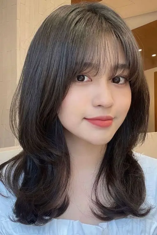 Contoh gaya rambut pendek berlayer ala Korea