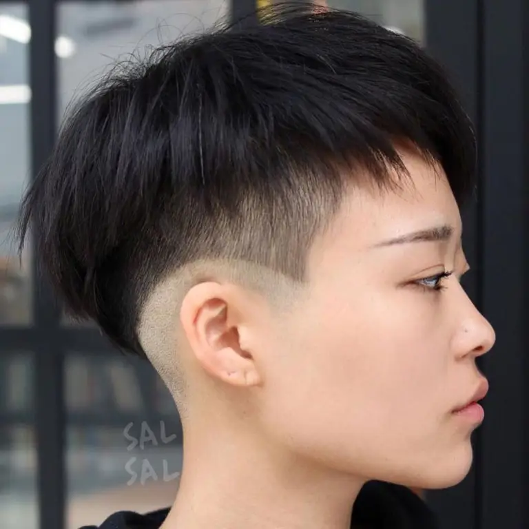 Undercut Korea untuk rambut tebal