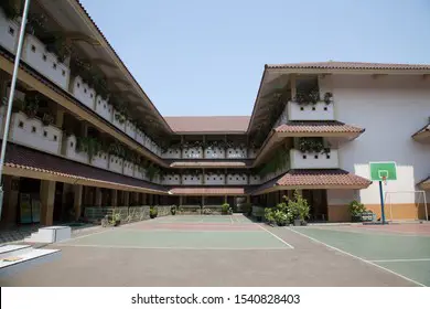 Gambar gedung sekolah di Jakarta Timur