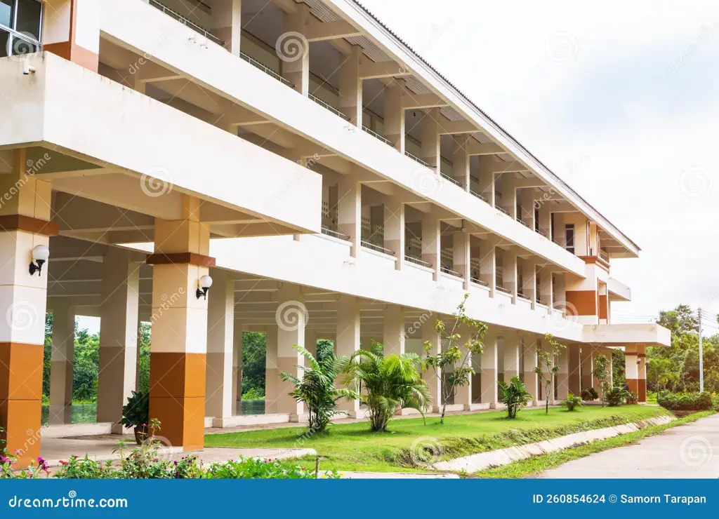 Gedung sekolah SMP 46 yang megah dan modern