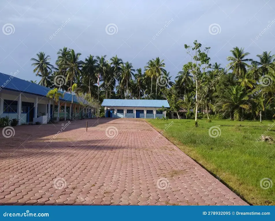 Gedung sekolah SMA Perguruan Rakyat 1 yang megah