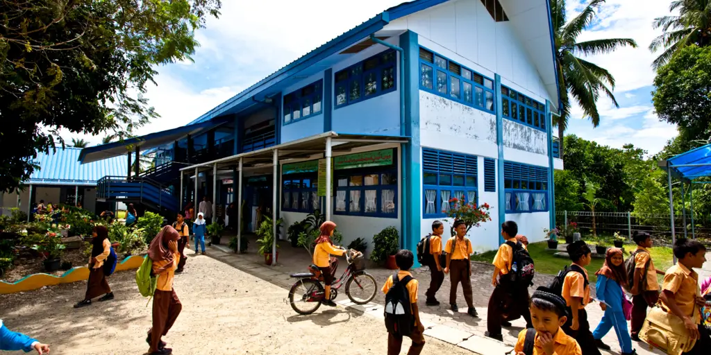 Gedung SMA Negeri 1 Wiradesa yang megah