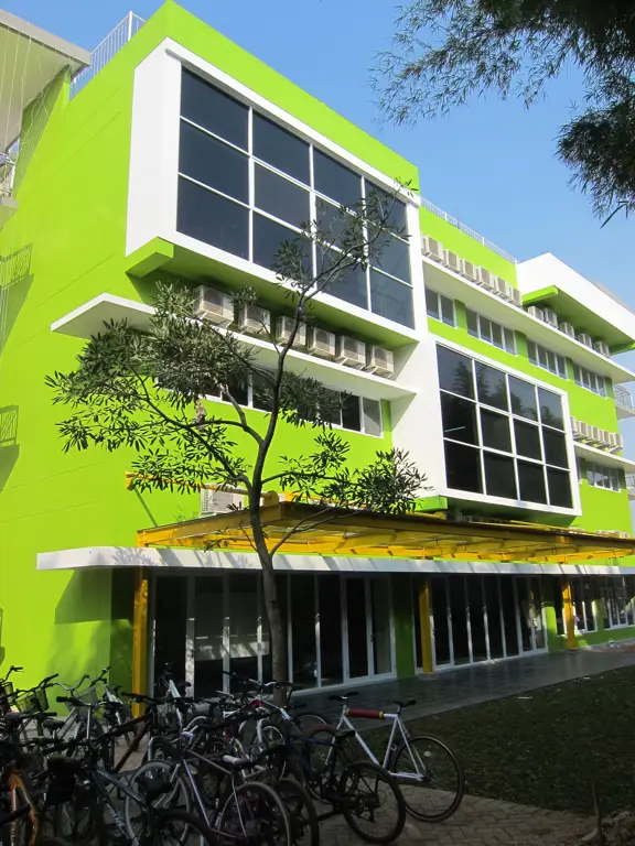 Gambar gedung SMA Athalia yang megah dan modern