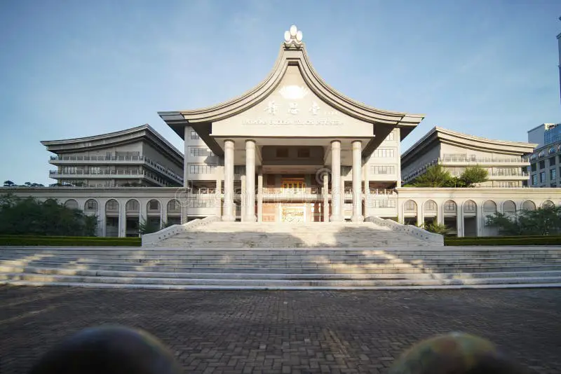 Gedung sekolah SMA Cinta Kasih Tzu Chi yang megah dan modern