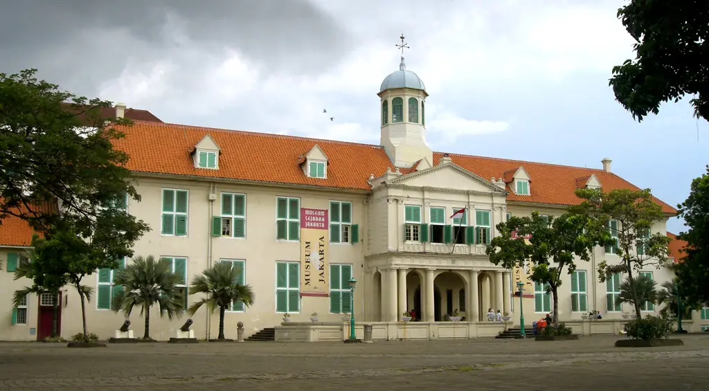 Gedung SMA Fatahillah yang megah dan modern