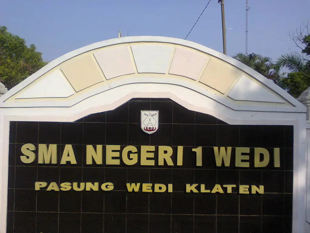 Gedung SMA N 1 Wedi yang megah dan modern