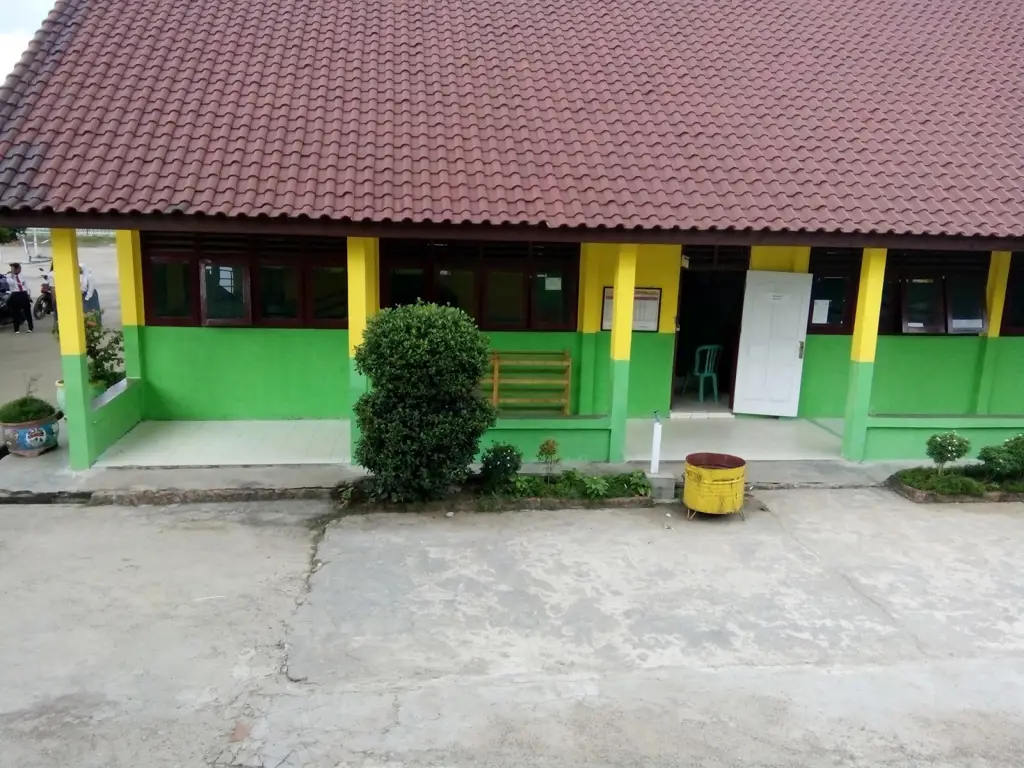 Gedung SMA Negeri 1 Belitang yang megah dan modern