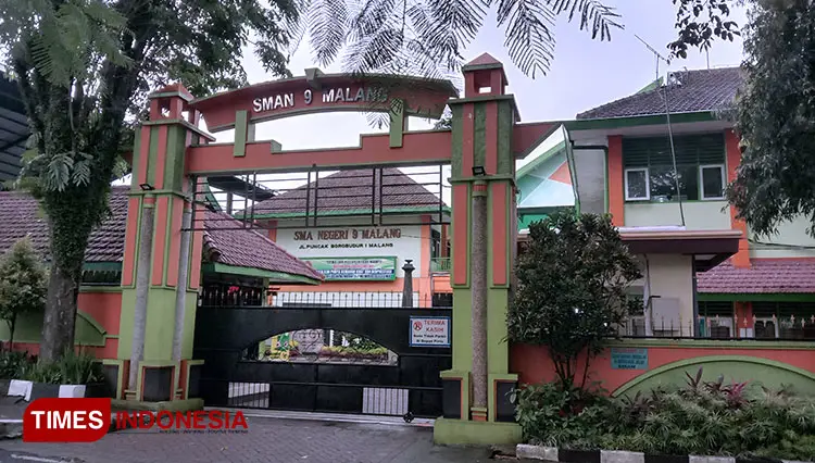 Gedung SMA Negeri 3 Malang yang megah dan modern