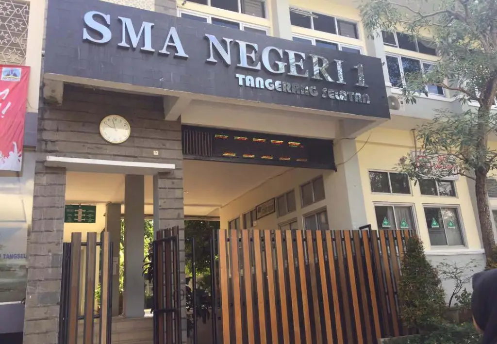 Gedung SMA Negeri 3 Tangsel yang megah dan modern