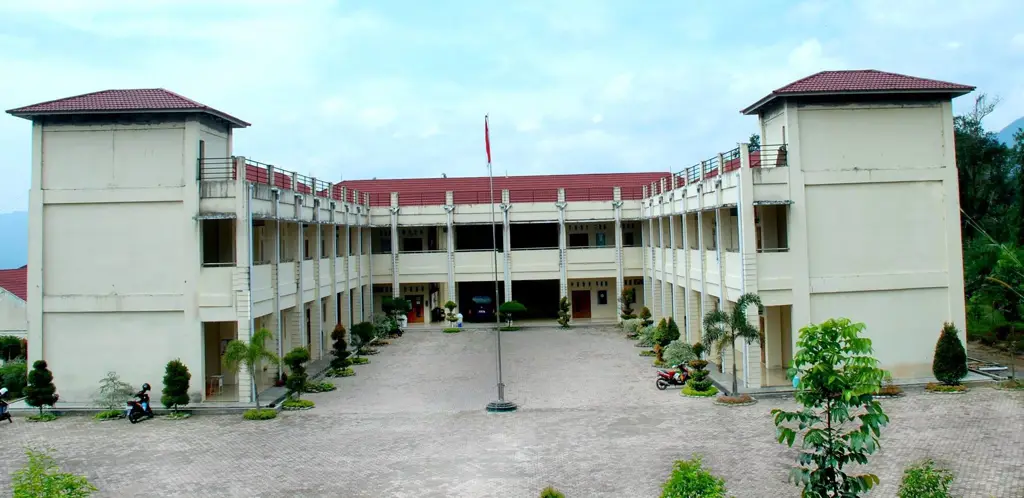 Gedung SMA 8 Padang yang megah dan modern