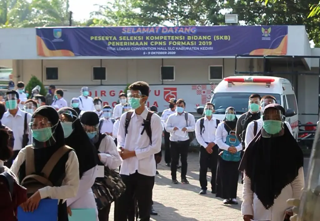 Gambar gedung SMA swasta di Kediri