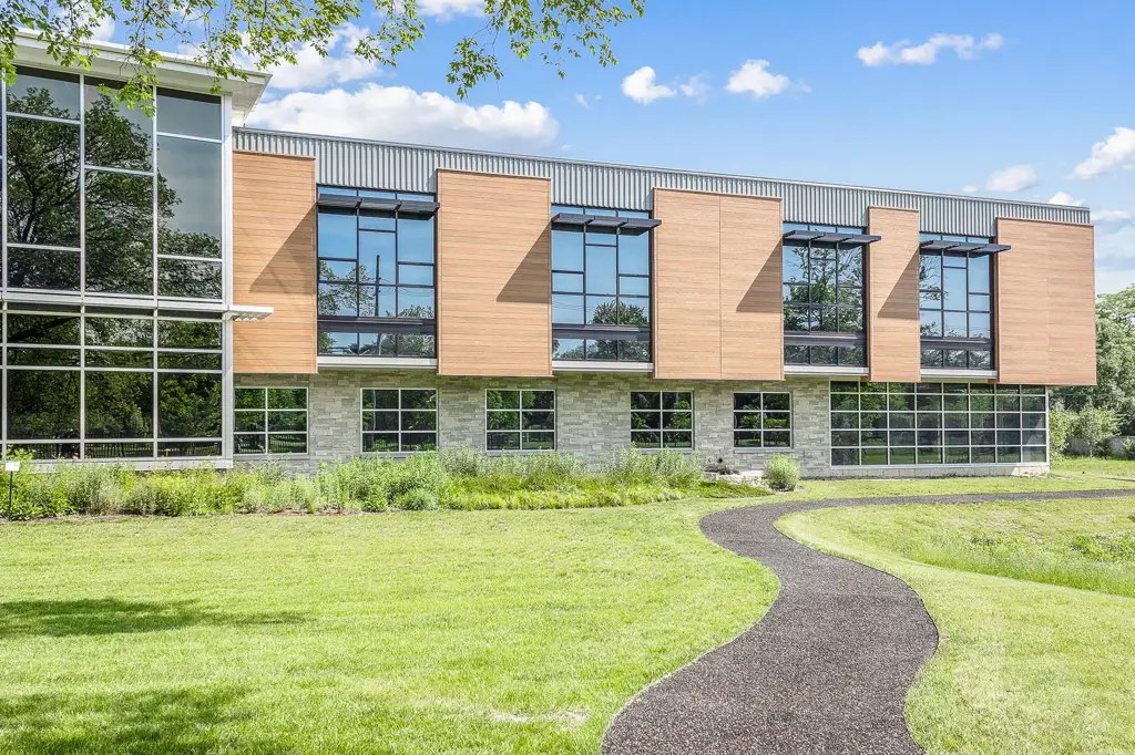 Gambar gedung sekolah SMA yang modern dan megah