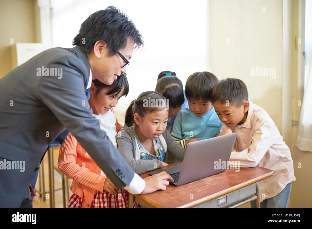 Gambar ruang kelas di Jepang dengan seorang guru wanita