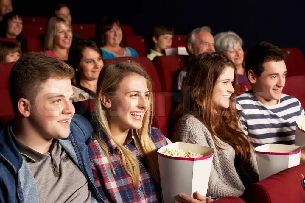 Sekelompok teman menonton film bersama