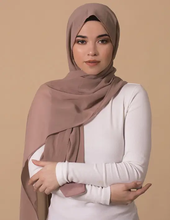 Berbagai model hijab warna latte yang stylish