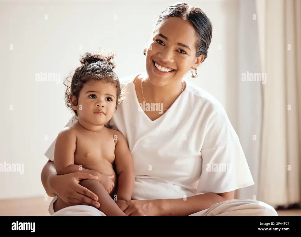 Gambar ibu dan anak sedang berpelukan