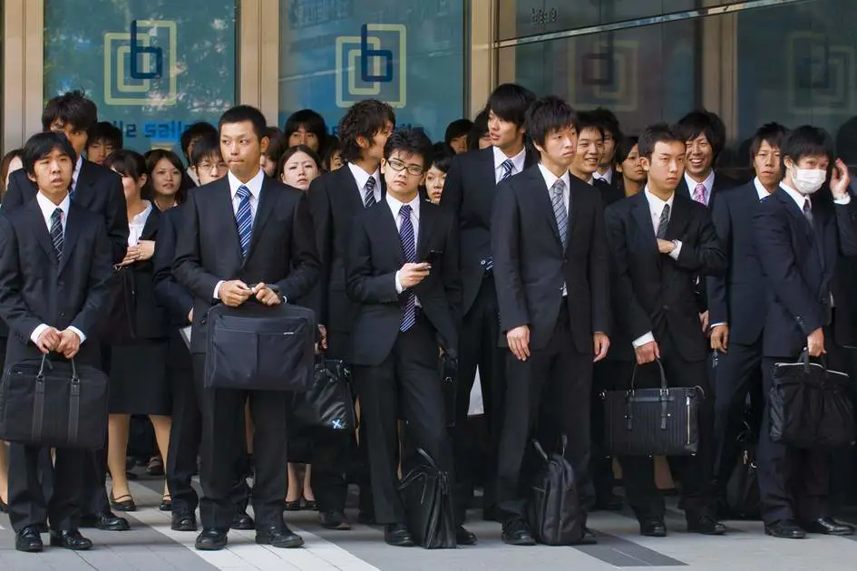 Gambar seorang pekerja kantoran Jepang