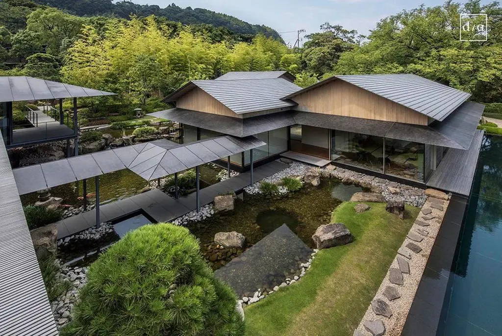 Rumah tradisional Jepang yang mungkin menjadi inspirasi bagi karya Reiko Yamaguchi