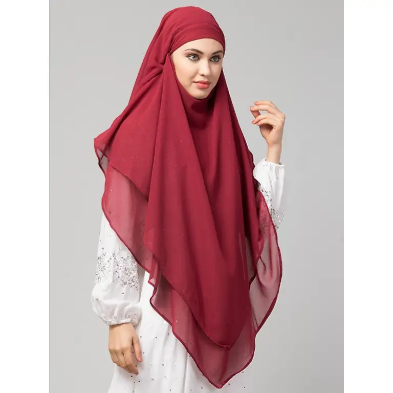 Berbagai model kebaya maroon dengan hijab yang stylish dan modern