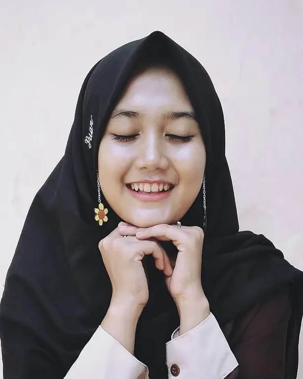 Berbagai model hijab crot di muka yang modis