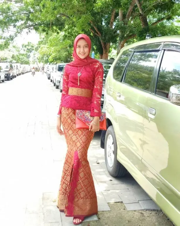 Berbagai gaya hijab yang dipadukan dengan kebaya Bali