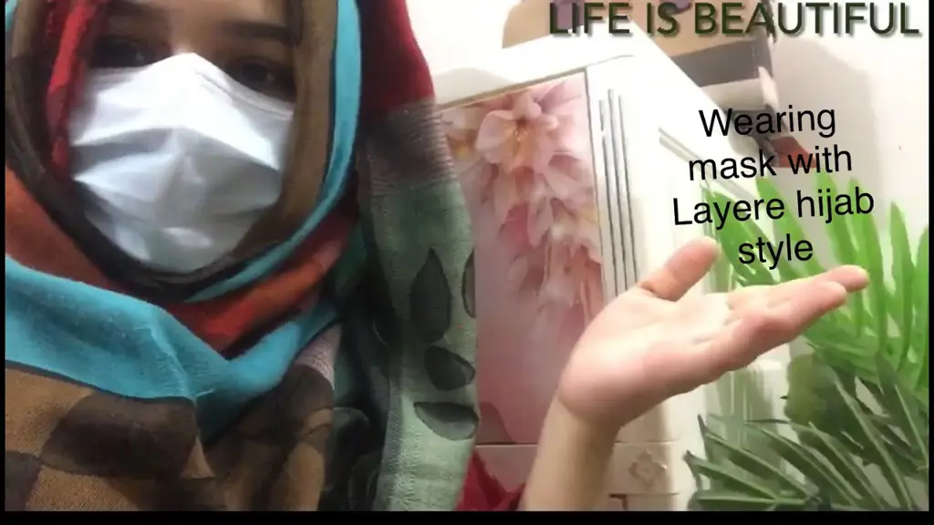 Gaya fashion hijab dengan masker