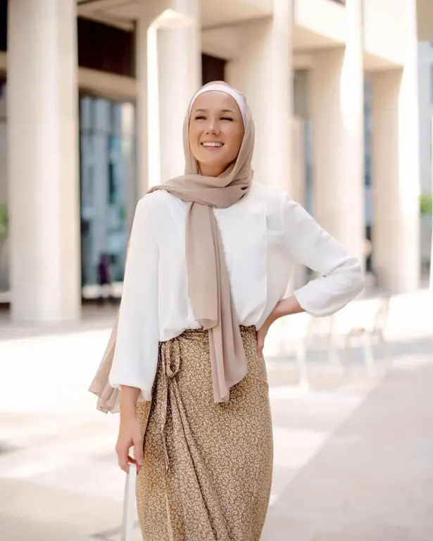 Inspirasi gaya hijab modern dan elegan