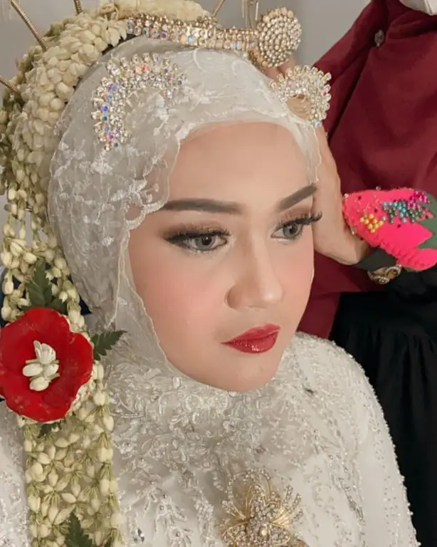 Berbagai gaya hijab untuk pengantin Sunda