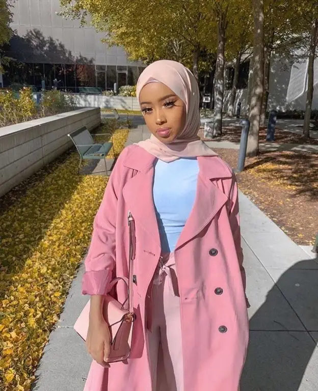 Berbagai model hijab pink yang stylish