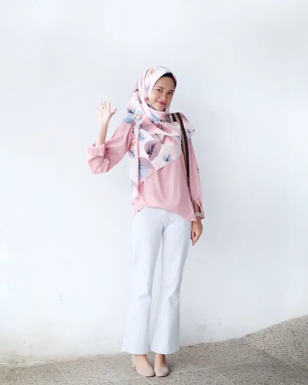 Berbagai inspirasi ootd celana cutbray hijab