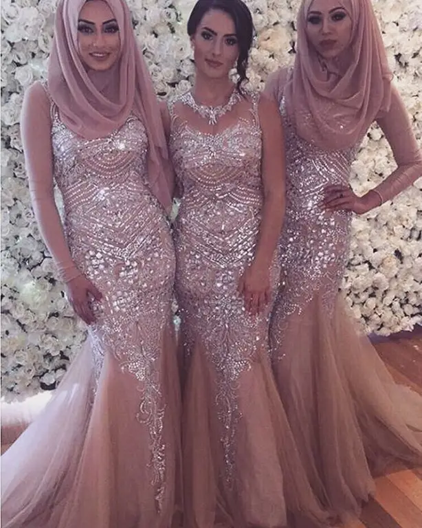 Gaya hijab modern dan sederhana untuk bridesmaid