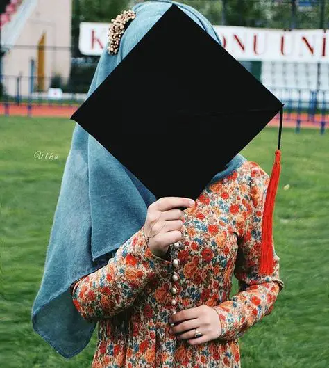 Foto-foto hijab wisuda yang elegan