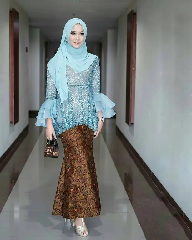 Model kebaya songket modern hijab yang stylish dan elegan