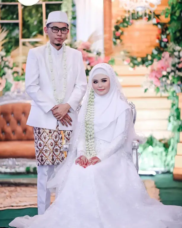 Model hijab modern untuk pengantin Jawa