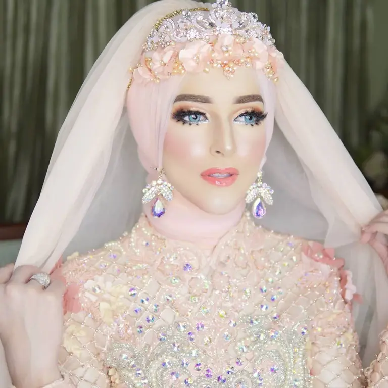 Inspirasi makeup pengantin hijab barbie