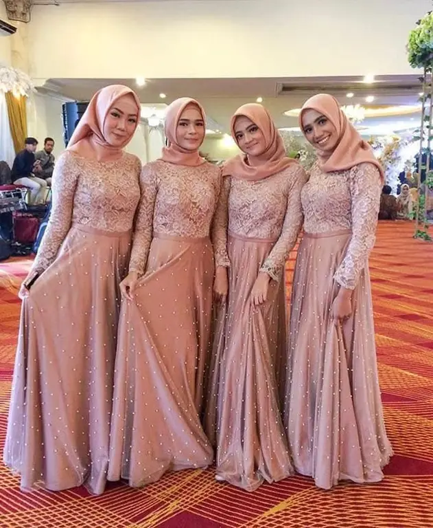 Model baju bridesmaid hijab yang stylish dan modern