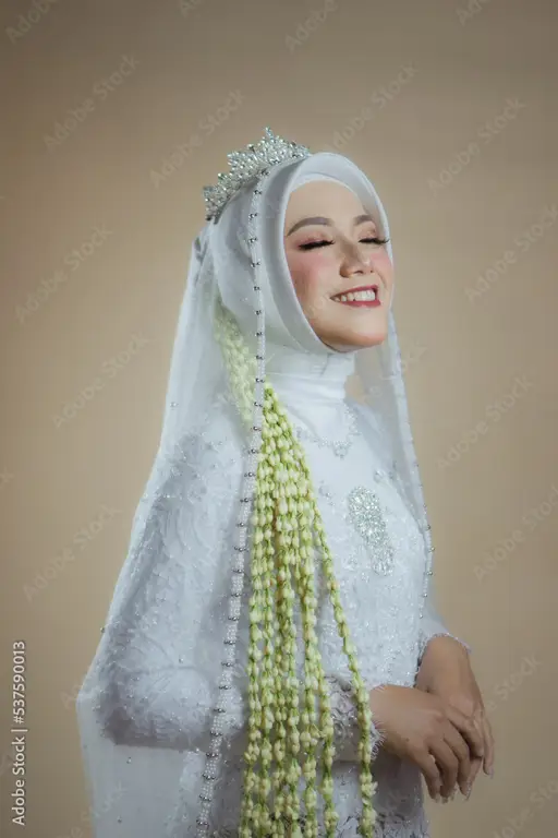 Model baju pengantin adat Jawa hijab yang elegan dan modern