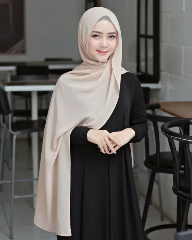 Model cantik berhijab dengan gaya modern