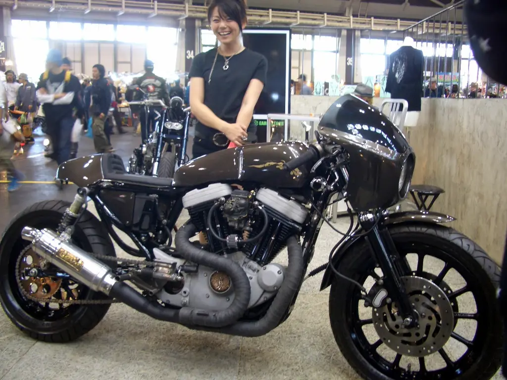 Contoh modifikasi sepeda motor bergaya cafe racer Jepang