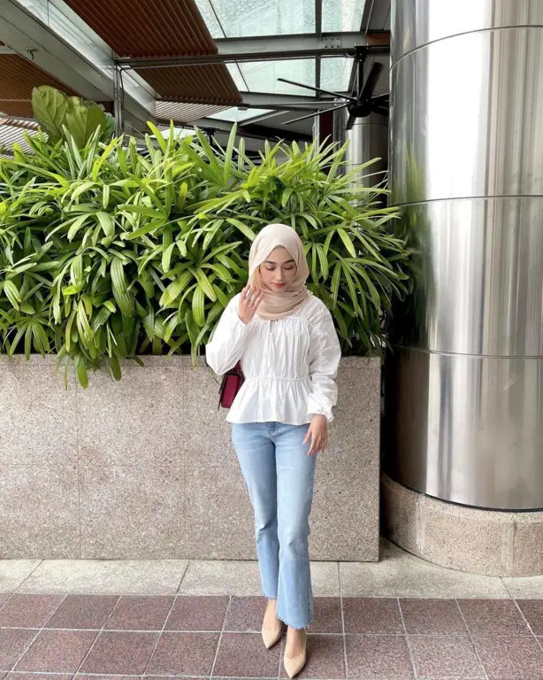 Berbagai inspirasi ootd hijab dengan celana jeans cutbray