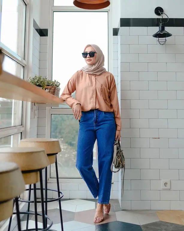 Berbagai inspirasi ootd hijab celana jeans ketat