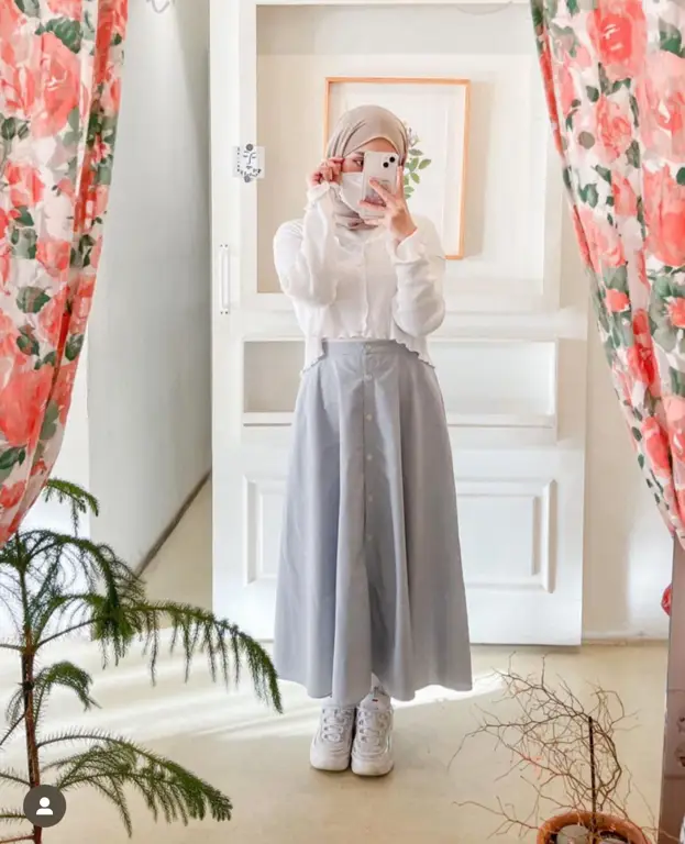 Contoh OOTD hijab ala Korea yang simpel dan elegan