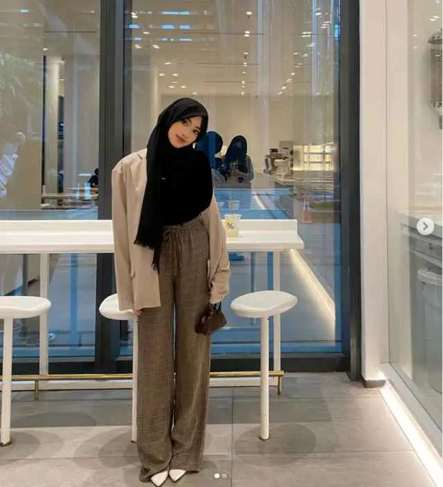 Contoh OOTD hijab simple untuk hangout