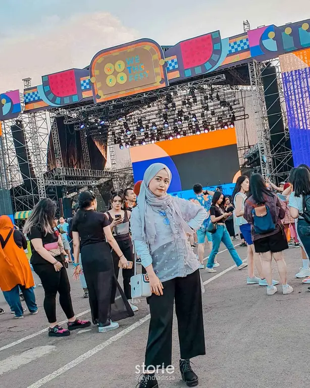 Oufit hijab stylish untuk nonton konser