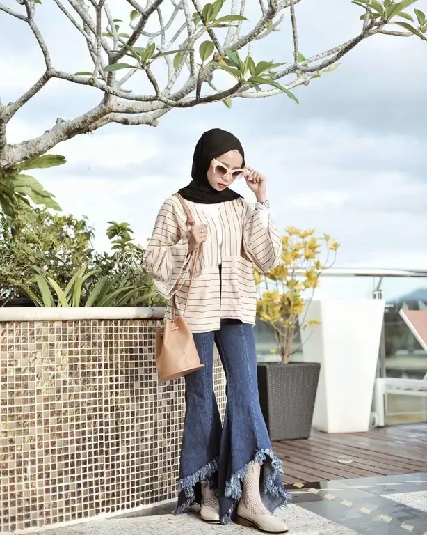 Fashion hijab stylish dengan celana cutbray