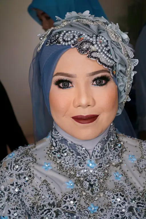 Inspirasi tampilan pengantin Sunda siger dengan hijab modern